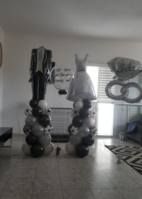 סידור בלונים לחתונה בצורת חתן כלה