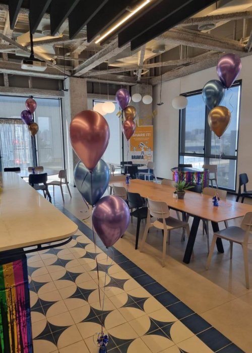 קישוט משרד עם בלונים