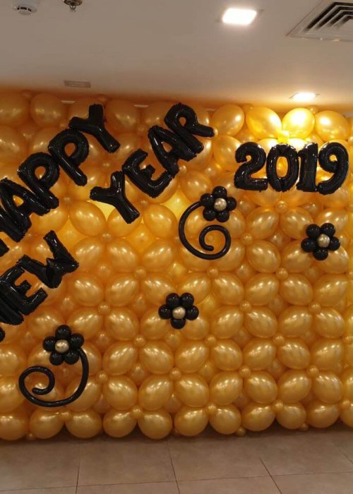 קיר בלונים למשרד עם ברכת שנה חדשה טובה