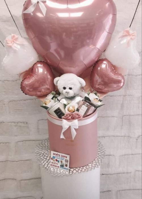 מארז לב עם בלונים ורודים ולבנים