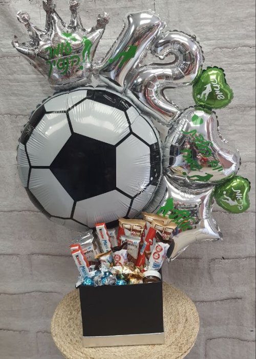 מארז שוקולדים עם בלון כדורגל ולבבות