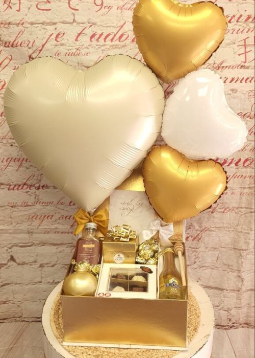 מארז בלוני לב לבן וזהב