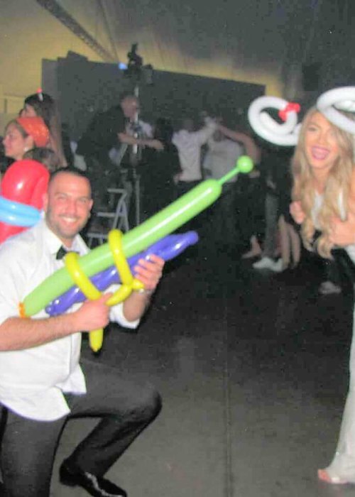 חוגגים עם בלונים עם אמן בלונים