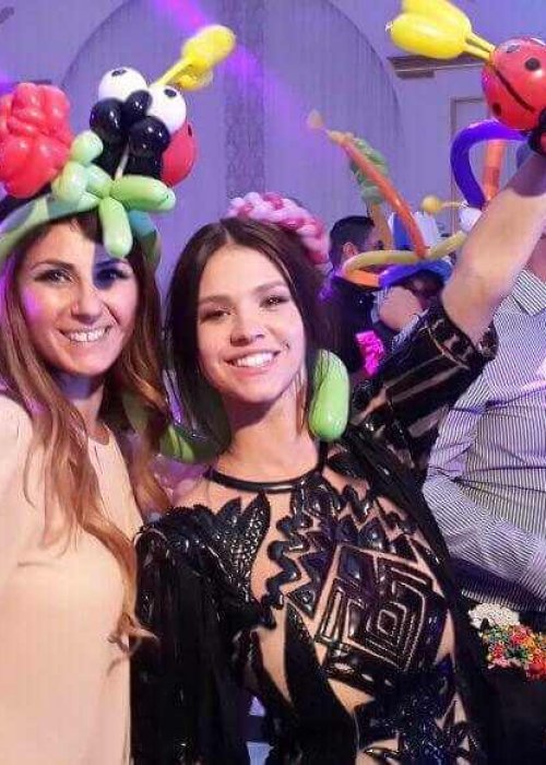 חוגגות עם אמן בלונים