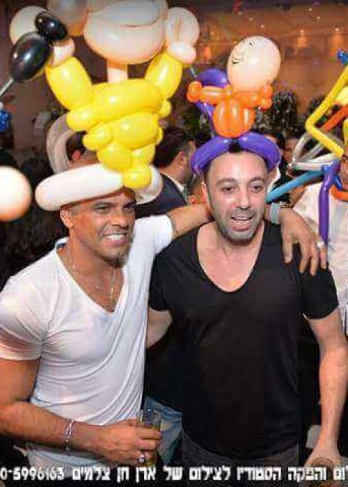 מוזמנים עם בלונים