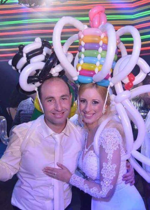 חתן וכלה עם בלונים3